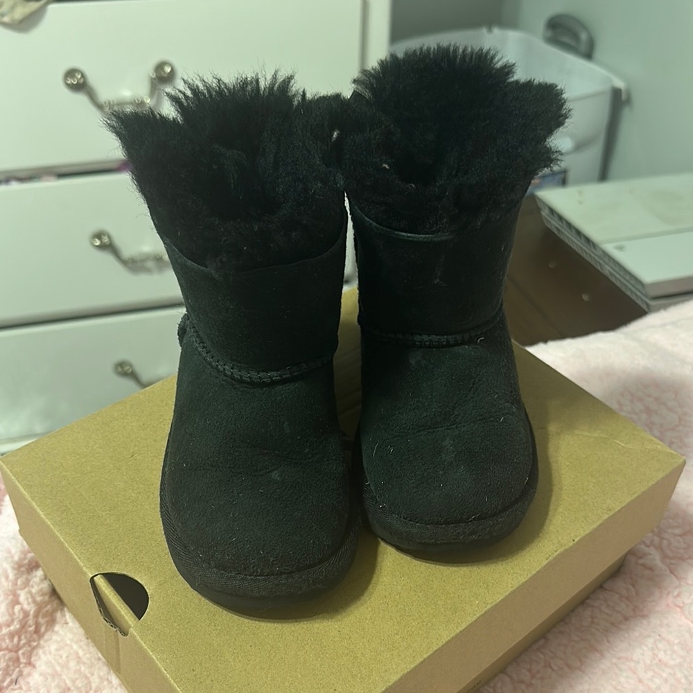 Cozy Black Fur-Lined Boots